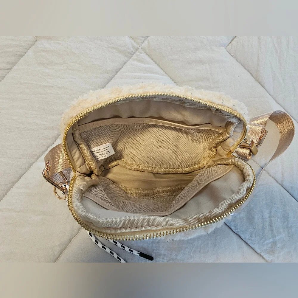 Cream‎ Shearling Crossbody Bag
